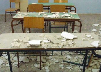 Πρέβεζα: Έπεσαν σοβάδες σε μαθητές εν ώρα μαθήματος – Δύο μαθήτριες στο Κέντρο Υγείας