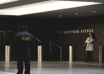 Το Κέντρο Δια Βίου Μάθησης VOLTEROS, σε συνεργασία με το ΚΕΜΕΑ και τον ΕΟΠΠΕΠ, οργανώνει και υλοποιεί Εξ Αποστάσεως το νέο τμήμα Κατάρτισης & Πιστοποίησης Προσωπικού Ιδιωτικής Ασφάλειας (Security) διάρκειας 105 ωρών