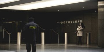 Το Κέντρο Δια Βίου Μάθησης VOLTEROS, σε συνεργασία με το ΚΕΜΕΑ και τον ΕΟΠΠΕΠ, οργανώνει και υλοποιεί Εξ Αποστάσεως το νέο τμήμα Κατάρτισης & Πιστοποίησης Προσωπικού Ιδιωτικής Ασφάλειας (Security) διάρκειας 105 ωρών