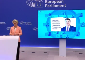 Επίτροπος Βιώσιμων Μεταφορών και Τουρισμού, ο Απόστολος Τζιτζικώστας