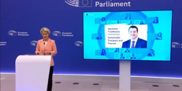 Επίτροπος Βιώσιμων Μεταφορών και Τουρισμού, ο Απόστολος Τζιτζικώστας