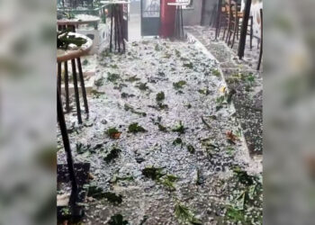 Σφοδρή χαλαζόπτωση στο Βελβέντο – Αποκαρδιωτική η κατάσταση (βίντεο και φωτογραφίες)