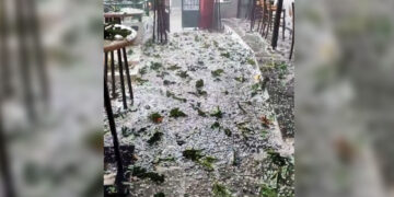 Σφοδρή χαλαζόπτωση στο Βελβέντο – Αποκαρδιωτική η κατάσταση (βίντεο και φωτογραφίες)