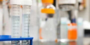 Έρευνα: 189 χημικές ουσίες που συνδέονται με τον καρκίνο βρέθηκαν σε συσκευασίες τροφίμων