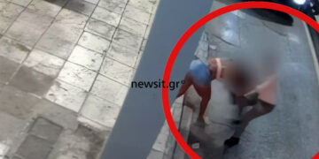 Ταξιτζής έδειρε άγρια τρανς γυναίκα στην Αθήνα – Βίντεο ντοκουμέντο