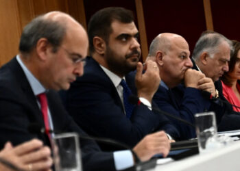 Τι αλλάζει σε Αirbnb, καταργείται ο ΕΦΚ στο αγροτικό πετρέλαιο – Τα νέα μέτρα για επιχειρήσεις, τουρισμό και επενδύσεις