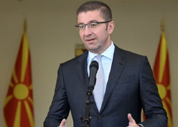 Επιμένει ο πρωθυπουργός των Σκοπίων: Θα αποκαλώ τη χώρα μου “Μακεδονία”