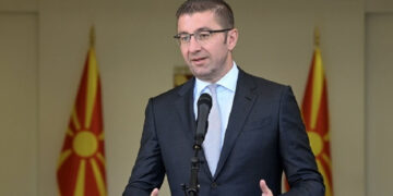 Επιμένει ο πρωθυπουργός των Σκοπίων: Θα αποκαλώ τη χώρα μου “Μακεδονία”