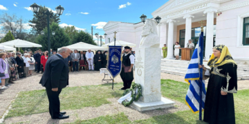 Κατάθεση στεφάνου από τον Μιχάλη Παπαδόπουλο στον χώρο της Μικρασιατικής Στέγης για την Ημέρα Μνήμης της Μικρασιατικής Καταστροφής