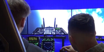 Στην Κοζάνη ο προσομοιωτής πτήσης F-16 – Μια μοναδική εμπειρία (Βίντεο από Top Channel)