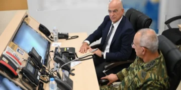 Απομακρύνθηκαν με C-130 από τον Λίβανο 22 Έλληνες και 38 Κύπριοι