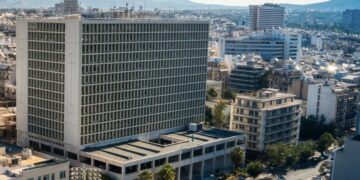 Σουρωτήρι το ελληνικό FBI: Ψάχνουν μέσα στην ΕΛ.ΑΣ για το «βαθύ λαρύγγι»