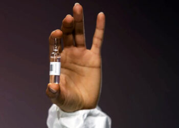 Επιστήμονες ανακοίνωσαν ότι αναπτύσσουν εμβόλιο που θα «εξαλείψει» τον καρκίνο των ωοθηκών