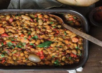 Συνταγή για Φασουλονταβά με φασόλια Πρεσπών από την Cantina του protothema.gr