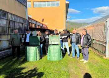 Κάδοι οικιακής κομποστοποίησης από τον Δήμο Φλώρινας στο 1ο Εργαστηριακό Κέντρο Φλώρινας