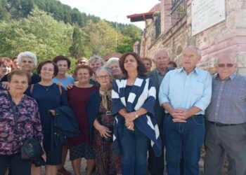 Μονοήμερη εκδρομή από ΚΑΠΗ του Δήμου Τεμπών (Λάρισα) σε Πτολεμαΐδα, Κοζάνη και Νεράιδα (Φώτο)