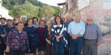 Μονοήμερη εκδρομή από ΚΑΠΗ του Δήμου Τεμπών (Λάρισα) σε Πτολεμαΐδα, Κοζάνη και Νεράιδα (Φώτο)