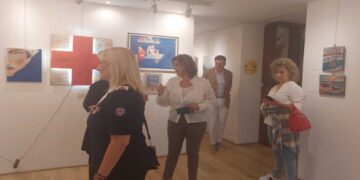 Παρουσία φορέων και πλήθους φίλων των εικαστικών τεχνών εγκαινιάστηκε στη “Gallery Govedarou” η εμπνευσμένη από τον Ελληνικό Ερυθρό Σταυρό Έκθεση, του ΠΤ ΕΕΣ Πτολεμαΐδας! (ρεπορτάζ της Κούλας Πουλασιχίδου)