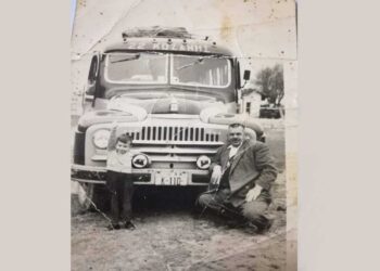 Φωτογραφία από λεωφορείο του ΚΤΕΛ Κοζάνης της δεκαετίας του ’50