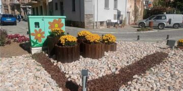 Νέα ανθοφόρα φυτά ομορφαίνουν γειτονιές της Φλώρινας