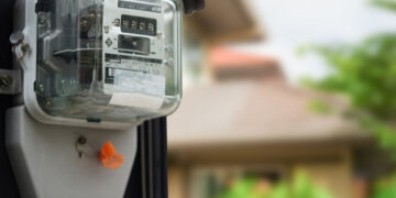 Έκτακτη στήριξη σε 700.000 νοικοκυριά για τους λογαριασμούς ρεύματος