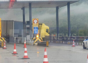 Εγνατία: Φορτηγό έπεσε πάνω στις μπάρες των διοδίων