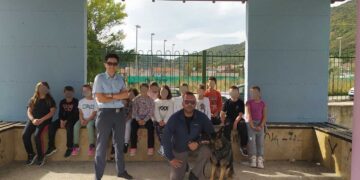 Ο αστυνομικός σκύλος ανίχνευσης εκρηκτικών ουσιών “DIVA” βρέθηκε κοντά σε μαθητές της Καστοριάς