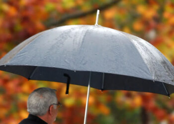 Έρχεται φθινοπωρινό Σαββατοκύριακο με κρύο και βροχές -Πρόβλεψη ακόμη και για «πασπάλες» χιονιού