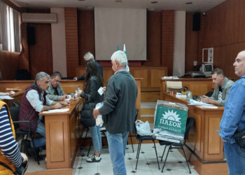 Συνεχίζεται η διαδικασία εκλογής νέου προέδρου του ΠΑΣΟΚ στο Εργατικό Κέντρο Πτολεμαΐδας – Μεγάλη προσέλευση κόσμου από το πρωί