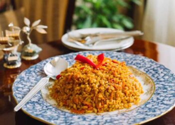 Πλιγούρι χοντρό με σάλτσα πιπεριάς Φλωρίνης