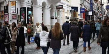 Κατώτατος μισθός: Πότε αλλάζει – Πόσα χρήματα θα παίρνουν οι εργαζόμενοι μετά τις αυξήσεις