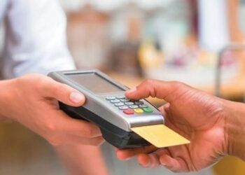 Φοροδιαφυγή: POS και ηλεκτρονικές συναλλαγές εκτινάσσουν τα φορολογικά έσοδα