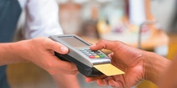 Φοροδιαφυγή: POS και ηλεκτρονικές συναλλαγές εκτινάσσουν τα φορολογικά έσοδα