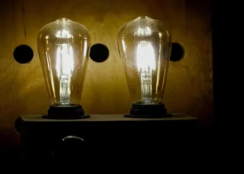 Νυχτερινό τιμολόγιο τέλος: Ποιες ώρες πλέον θα είναι φθηνό το ρεύμα