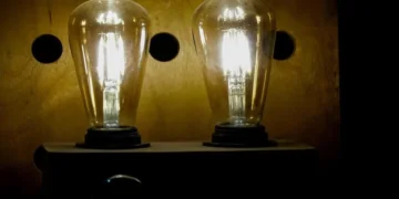 Νυχτερινό τιμολόγιο τέλος: Ποιες ώρες πλέον θα είναι φθηνό το ρεύμα