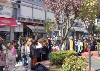 Ξεκίνησαν οι εορταστικές εκδηλώσεις για την επέτειο της 28ης Οκτωβρίου στην Πτολεμαΐδα με την κατάθεση στεφάνων από τα σχολεία της πόλης