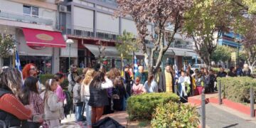 Ξεκίνησαν οι εορταστικές εκδηλώσεις για την επέτειο της 28ης Οκτωβρίου στην Πτολεμαΐδα με την κατάθεση στεφάνων από τα σχολεία της πόλης
