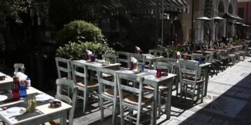 Πτολεμαΐδα: Έγραψαν καφετέρια για τραπεζοκαθίσματα, ενώ δεν είχαν εξετάσει την αίτηση που είχε καταθέσει για τον ίδιο σκοπό