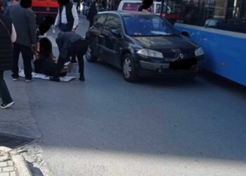 Ηλικιωμένη χτυπήθηκε από ΙΧ στο κέντρο της Κοζάνης καθώς διέσχιζε τη διάβαση – Μεταφέρθηκε με Ασθενοφόρο στο Μαμάτσειο