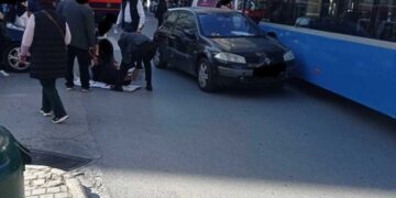 Ηλικιωμένη χτυπήθηκε από ΙΧ στο κέντρο της Κοζάνης καθώς διέσχιζε τη διάβαση – Μεταφέρθηκε με Ασθενοφόρο στο Μαμάτσειο