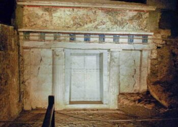 Μέγας Αλέξανδρος: Αρχαιολόγοι υποστηρίζουν ότι ταυτοποίησαν τον χιτώνα του στη Βεργίνα