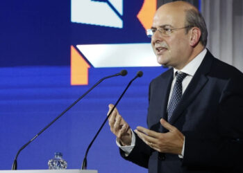 Χατζηδάκης: Το τεκμαρτό εισόδημα στους ελεύθερους επαγγελματίες δεν θα ισχύει για πάντα