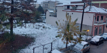 Πιο κοντά στα Χριστούγεννα μας φέρνει το πρωτο χιόνι , που “άσπρισε” την Πτολεμαΐδα! (της Κούλας Πουλασιχίδου)