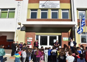 Νέοι απινιδωτές παραδόθηκαν στο 1ο ΕΠΑΛ και στο Πειραματικό Δημοτικό Σχολείο Φλώρινας