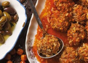 ΣΥΝΤΑΓΕΣ: Γιουβαρλάκια κοκκινιστά