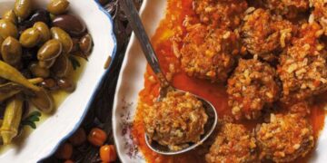 ΣΥΝΤΑΓΕΣ: Γιουβαρλάκια κοκκινιστά