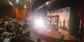 “Η αγάπη άργησε μια μέρα”: Θερμό το χειροκρότημα του κοινού στην Πτολεμαΐδα