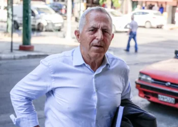 ΣΥΡΙΖΑ: Ανεξάρτητος ο Ευάγγελος Αποστολάκης – Η δήλωσή του