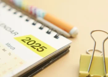 Αργίες 2025: Έρχονται πολλά τριήμερα τη νέα χρονιά