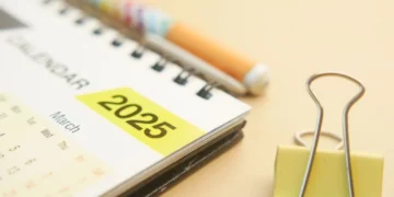 Αργίες 2025: Έρχονται πολλά τριήμερα τη νέα χρονιά